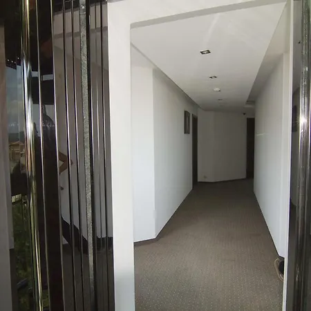 Hotel Salena Plaza 3*